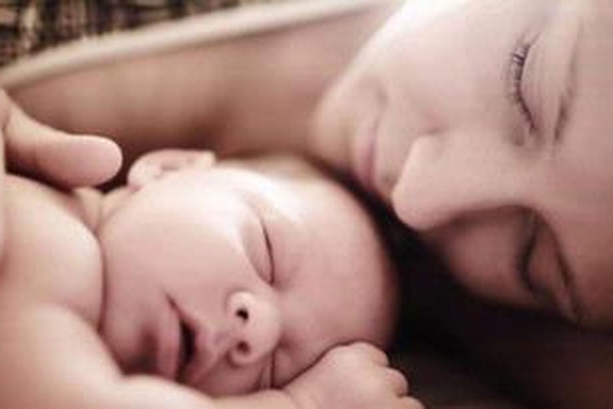 Ilustrasi: Bayi dan ibunya.