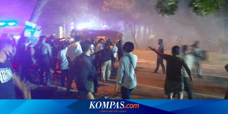 Unjuk Rasa Mahasiswa di Banten Berakhir Ricuh, Pejabat Polisi Terluka