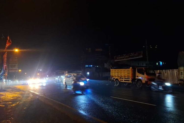 Arus lalu lintas di jalur Nagreg, Kabupaten Bandung, Jawa Barat mulai ramai oleh pemudik pada Jumat (5/4/2024)