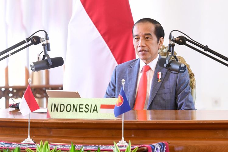 Presiden Joko Widodo saat menghadiri Konferensi Tingkat Tinggi (KTT) ASEAN-Selandia Baru yang digelar secara virtual melalui konferensi video dari Istana Kepresidenan Bogor, Sabtu (14/11/2020).