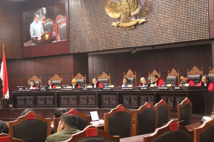 Sidang uji materil dan formil UU KPK hasil revisi di Mahkamah Konstitusi (MK), Selasa (19/11/201).