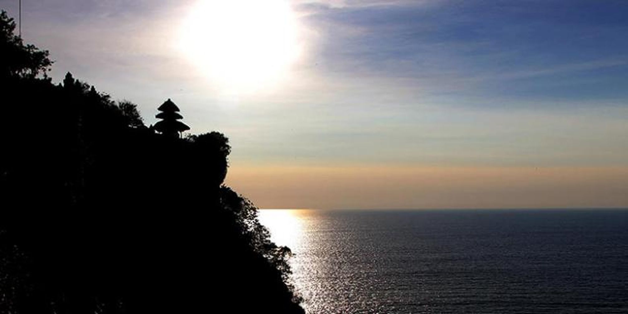 Berjemur Di Pantai Pandawa Dan Menonton Tari Kecak Di Uluwatu