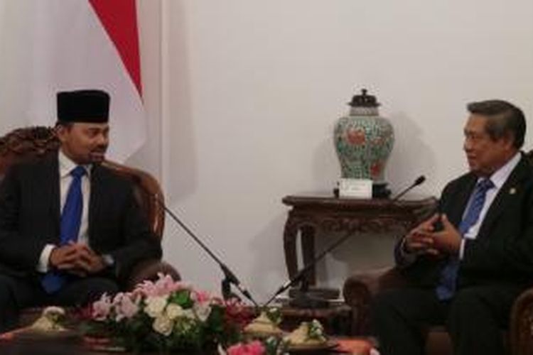 Presiden Susilo Bambang Yudhoyono bersama Putera Mahkota Brunei Darusaalam Paduka Seri Pengiran Muda Mahkota Jeneral Pengiran Muda Haji Al-Muhtadee Billah di Istana Negara, Senin (5/5/2014).