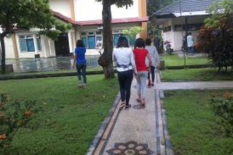 Empat siswi SMK korban pelecehan seksual oleh kepala sekolah dan guru agama saat berada di panti sosial Paramita. 