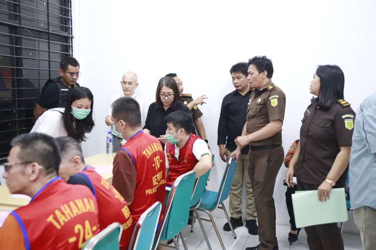 Sindikat Love Scamming Lintas Negara Terbongkar, 46 Tersangka Segera Disidang di Surabaya