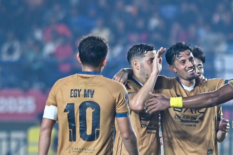 Momen selebrasi gol Alex Martins dalam partai perebutan tempat ketiga Piala Presiden 2025 antara Liga Indonesia All Star vs Dewa United digelar di Stadion Si Jalak Harupat, Soreang, Kabupaten Bandung, Sabtu (12/7/2025).