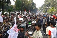 Konvoi Ribuan Pendukung Prabowo Bikin Arus Lalu Lintas Depan Gedung MK Tersendat