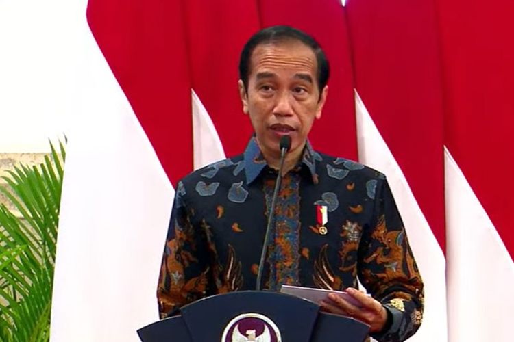 President Jokowi delivers his speech during the opening the Indonesian International Hybrid Motor Show Automotive Exhibition at the State Palace, Jakarta, Thursday, April 15.