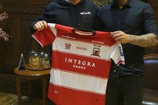 Jersey Madura United yang Dilelang dengan Harga Unik Ludes 