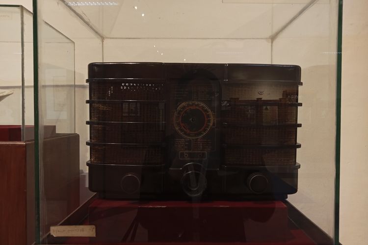 Radio milik MH Thamrin di Museum MH Thamrin.