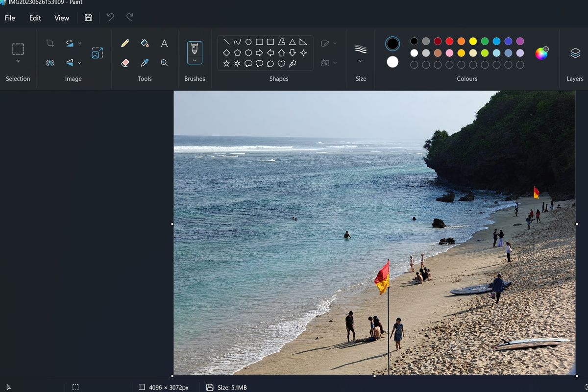 Paint kini mendukung dark mode atau mode gelap.