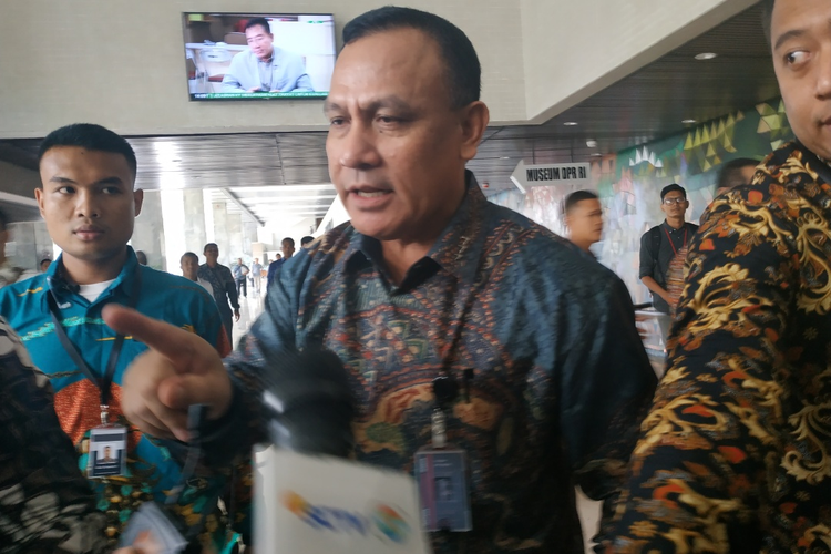 Ketua KPK Firli Bahuri tiba di Kompleks Parlemen, Senayan, Jakarta, Senin (20/1/2020).