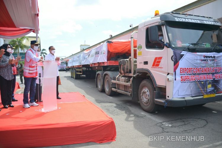 Menteri Perhubungan (Menhub) Budi Karya Sumadi melepas ekspor gerbong kereta barang jenis container flat top wagon produksi INKA ke Selandia Baru, Jumat (31/12/2021)