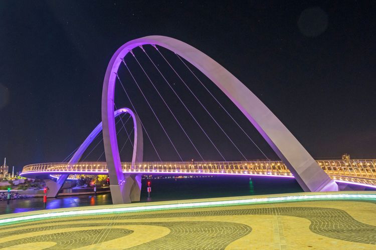 Elizabeth Quay Bridge, bangunan ikonik yang berada di Perth.