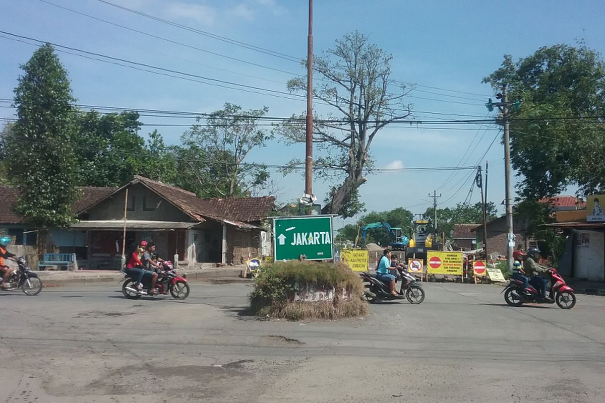 Jalan Tentara Pelajar Kendal, yang kini masih ditutup karena ada pembangunan jembatan dan jalan. Kompas.com/Slamet Priyatin