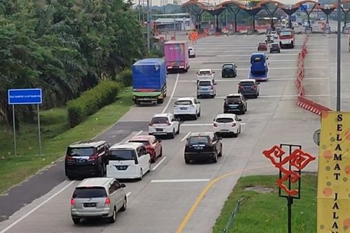 Tidak Semua Gerbang Tol Otomatis, Masih Ada Petugas yang Input Golongan Kendaraan