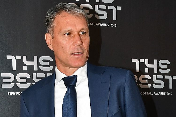 Penyerang legendaris Belanda, Marco van Basten, kala menghadiri acara penghargaan FIFA pada 23 September 2019. Terkini, Van Basten mengomentari kerusuhan dalam laga Eredivisie 2023-2024 antara Ajax vs Feyenoord, Minggu (24/9/2023). (Photo by Tiziana FABI / AFP)