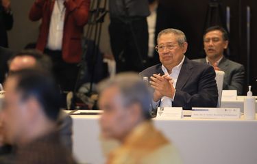 Presiden ke-6 RI Susilo Bambang Yudhoyono berharap Presiden Amerika Serikat Joe Biden berunding dengan Presiden Rusia Vladimir Putin dan Presiden Cina Xi Jinping salam G20 Summit di Bali bulan depan. Hal itu dikemukakan SBY dalam pidatonya di Roundtable Discussion Yudhoyono Institute dengan Universiti Kebangsaan Malaysia di Hotel Fairmont, Jakarta, Kamis (13/10/2022).