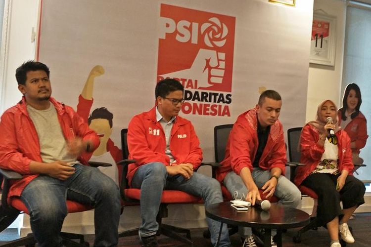 Ketua DPW PSI Jakarta, Michael Victor Sianipar (kedua dari kiri) saat jumpa pers PSI di Kantor DPP PSI, Jalan KH Wahid Hasyim, Tanah Abang, Jakarta Pusat, Kamis (4/7/2019)