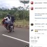Berbahaya, Perempuan Mulai Ikuti Aksi Wheelie