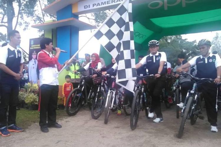 Sepeda Nusantara 2018 Etape Tanggo Rajo di Kabupaten Tebo, Jambi, berlangsung Minggu (14/10/2018) dengan Bupati Tebo, H. Sukandar. S.Kom.Msi dan Ibu Hj. Saniatul Lativa, SE.MM, ikut ambil bagian dalam salahsatu program unggulan Kemenpora itu.
