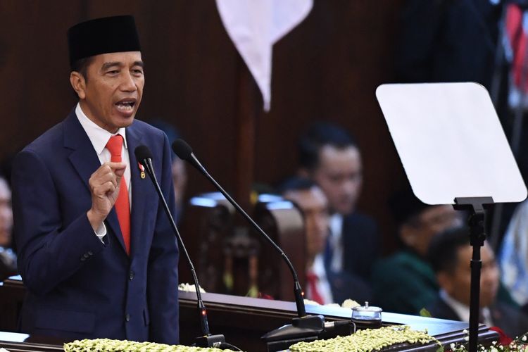 Presiden Joko Widodo berpidato usai dilantik menjadi presiden periode 2019-2024 di Gedung Nusantara, kompleks Parlemen, Senayan, Jakarta, Minggu (20/10/2019). 