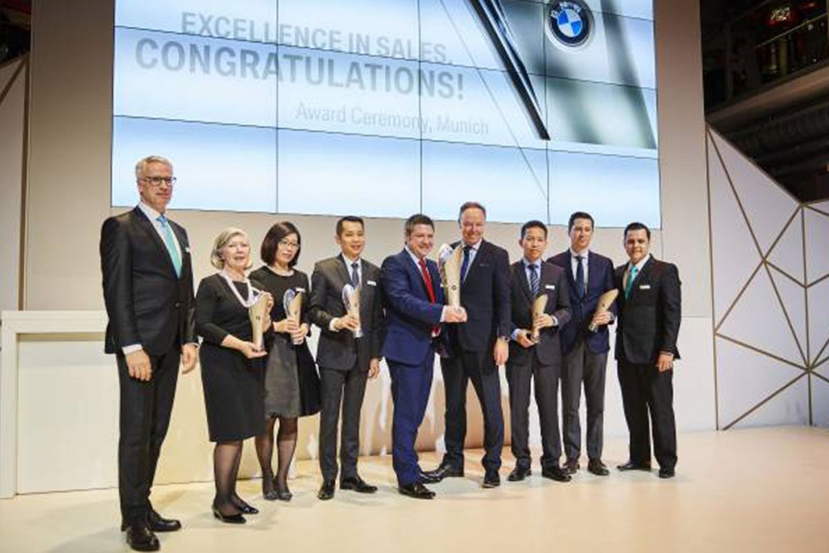 BMW Astra menerima Award BMW Excellence in Sales di Jerman 2017.