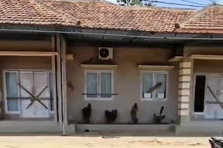 Kerap Tak Ada Petugas Medis, Pustu di Sampang Disegel Warga