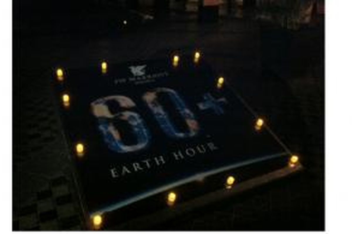 Suasana 'Earth Hour' yang turut diselenggarakan di Hotel JW Marriott Jakarta, Mega Kuningan, Jakarta Selatan, Sabtu (28/3/2015).
