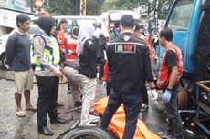 Gagal Salip Truk Sampah, Pengendara Sepeda Motor di Bandung Tewas