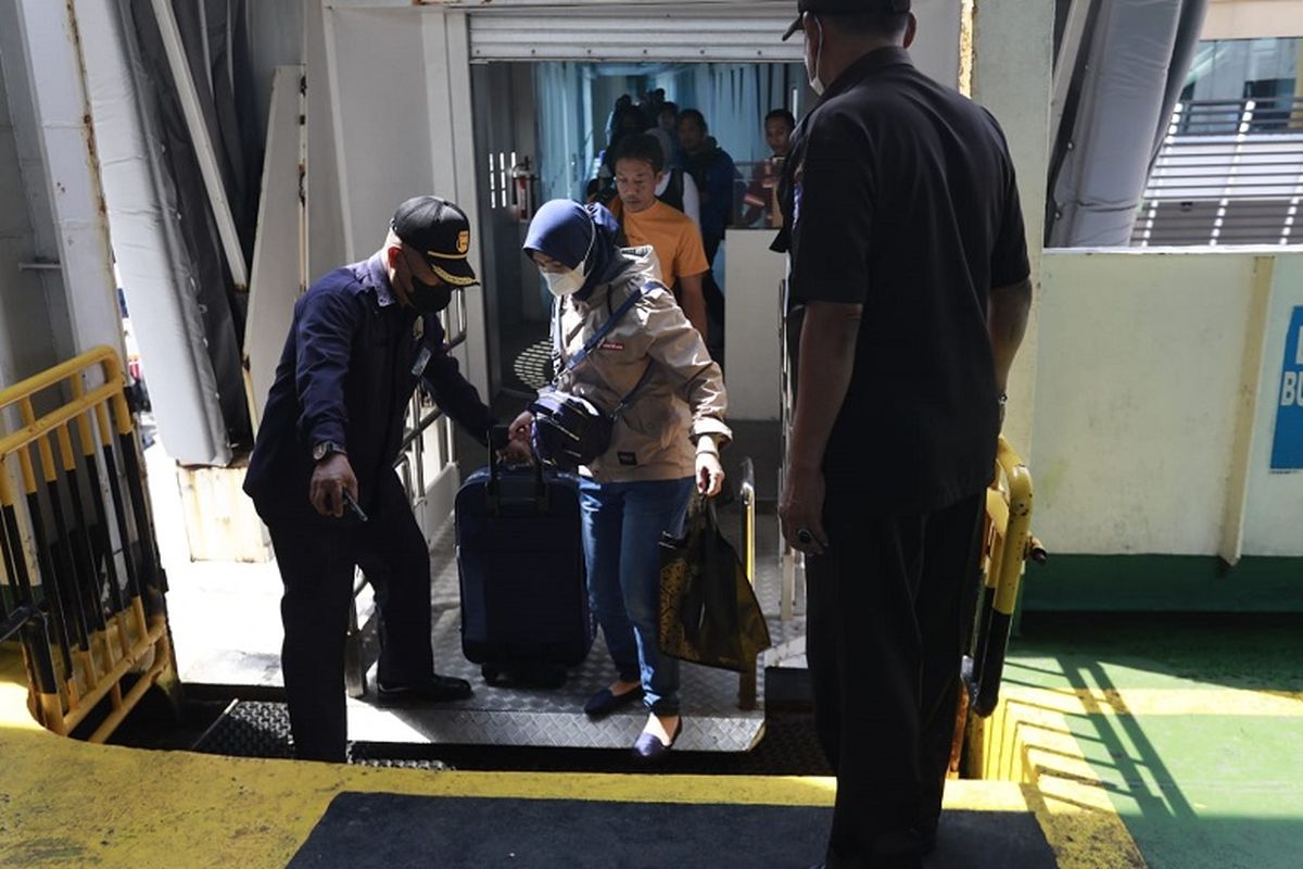 PT ASDP Indonesia Ferry (Persero) mencatat mulai meningkatnya jumlah pemudik yang menyeberang dari Pelabuhan Bakauheni, Lampung ke Pelabuhan Merak, Banten.