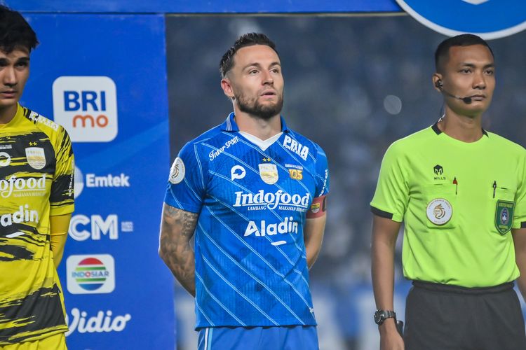Marc Klok kapten Persib Bandung tak masuk dalam daftar susunan pemain (DSP) tim pada final Championship Series Liga 1 2023-2024 leg pertama melawan Madura United, Minggu (26/5/2024) di Stadion Si Jalak Harupat, Soreang, Kabupaten Bandung. 