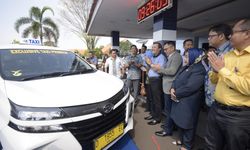 Dongrak Pariwisata, Pemdaprov Jabar Luncurkan 50 Taksi Daring di Bandara Husein