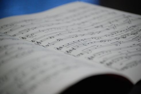 5 Alasan Mengapa Penyanyi Perlu Menghargai Pencipta Lagu 