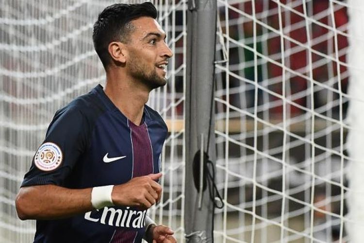 Gelandang Paris Saint-Germain, Javier Pastore, merayakan gol ke gawang Olympique Lyon pada partai Piala Super Perancis di Klagenfurt, 6 Agustus 2016.