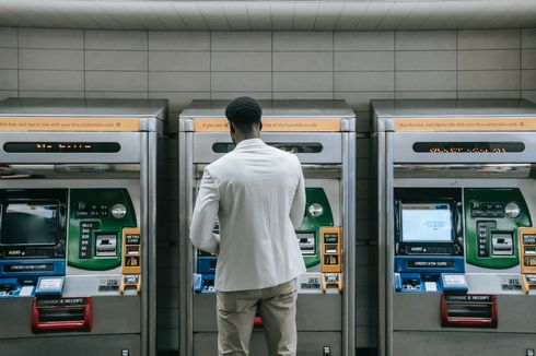 Cerita Pria Tarik Uang Rp 25 Miliar dari ATM Tanpa Terdeteksi Bank