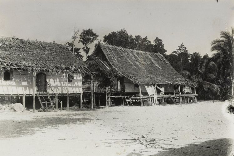 Kampung Kaimana, tempat kedudukan Raja Kaimana pada awal abad ke-20.