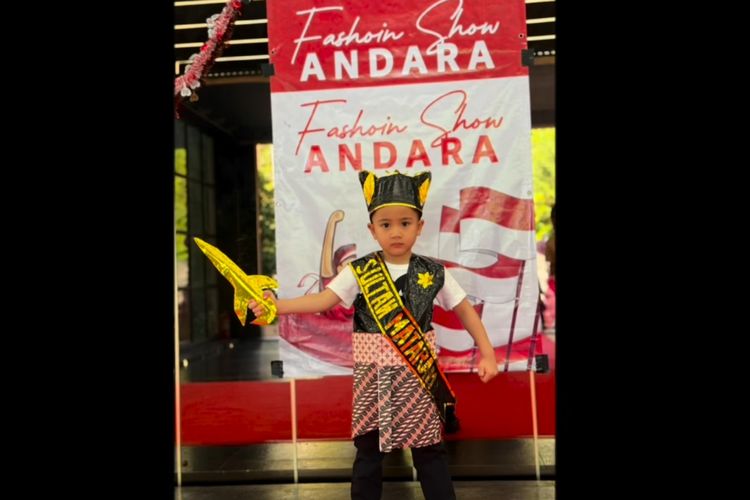 Rayyanza Malik Ahmad, anak dari pasangan selebritas Raffi Ahmad dan Nagita Slavina, menarik perhatian pada momen 17 Agustus 2025.