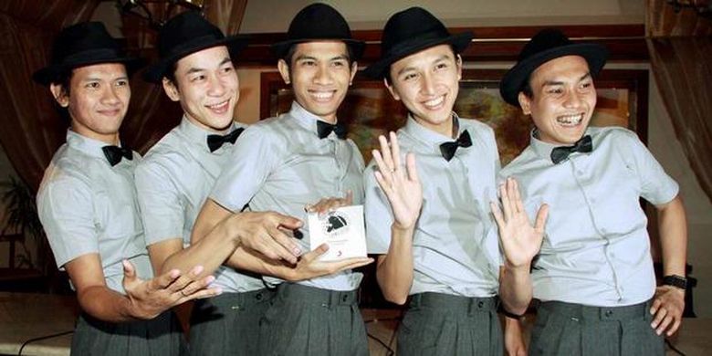 Maldiv orollari yalangoch qizlar Orenburgda jinsiy aloqa izlayotgan yolgiz ona