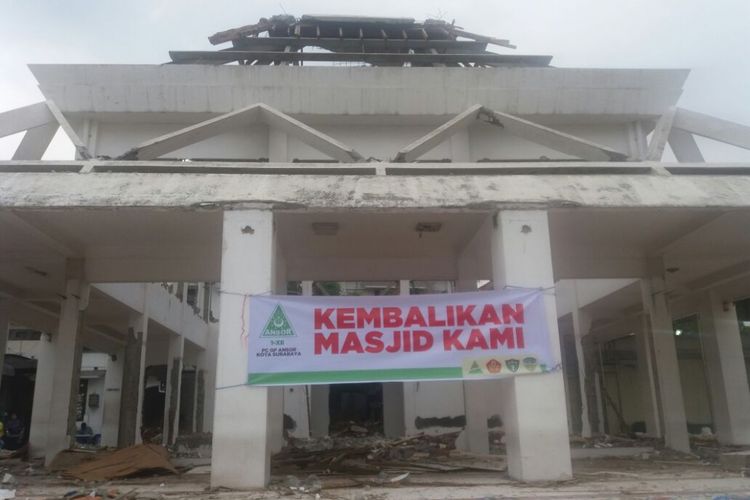 Masjid Assakinah yang dibongkar Pemkot Surabaya.