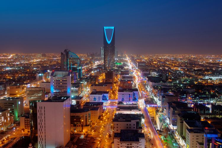  Pemandangan kota Riyadh, Arab Saudi, di waktu malam.(SHUTTERSTOCK)