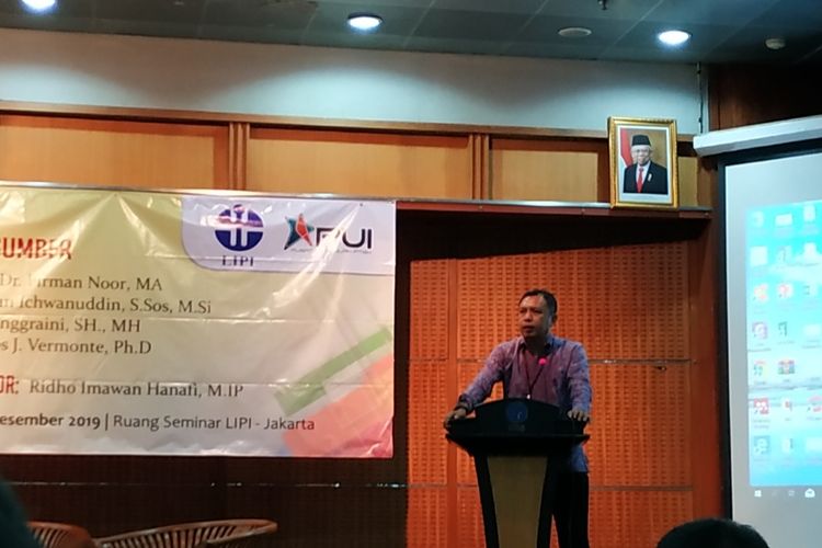 Direktur Kewaspadaan Nasional Kemendagri, Akbar Ali, saat memberikan paparan di LIPI, Gatot Subroto, Jakarta Selatan, Senin (2/12/2019).