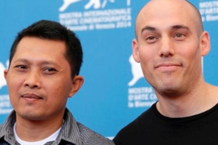 Adi Rukun dan Oppenheimer dua sutradara film dokumenter The Look of Silence yang memenangkan penghargaan di Festival Film Venesia.