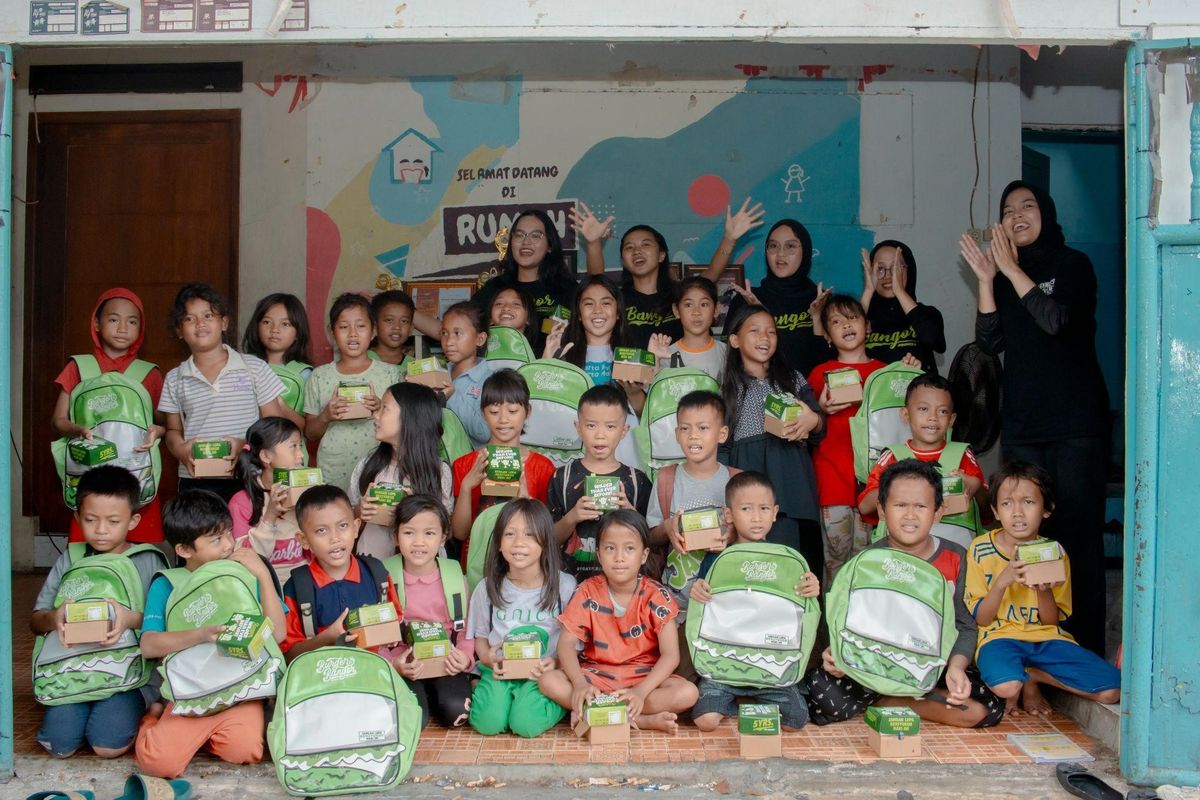 Burger Bangor berkomitmen lebih dari sekadar menyajikan burger berkualitas. Mereka telah menciptakan beberapa program, seperti Bangor Goes to School, Bangor Berbagi, hingga Fun Cooking Class.