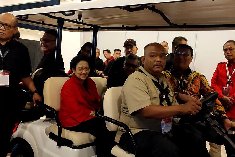 Ketua Umum PDI-P Megawati Soekarnoputri dijadwalkan akan memberi pengarahan pada Rapat Kerja Nasional (Rakernas) V hari kedua, Sabtu (25/5/2024). 