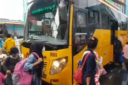 Penjelasan Kepala Puskesmas Ciracas soal Puluhan Pasien Covid-19 Dievakuasi Pakai Bus Sekolah