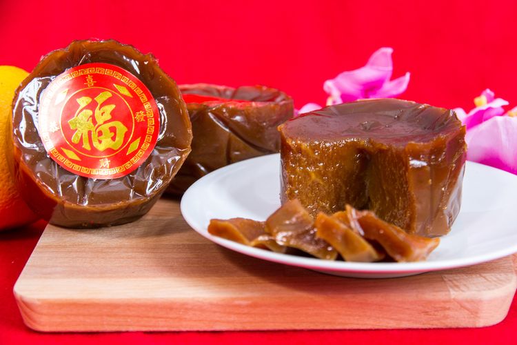 Kue keranjang atau dodol khas China, biasa disajikan saat Imlek. 