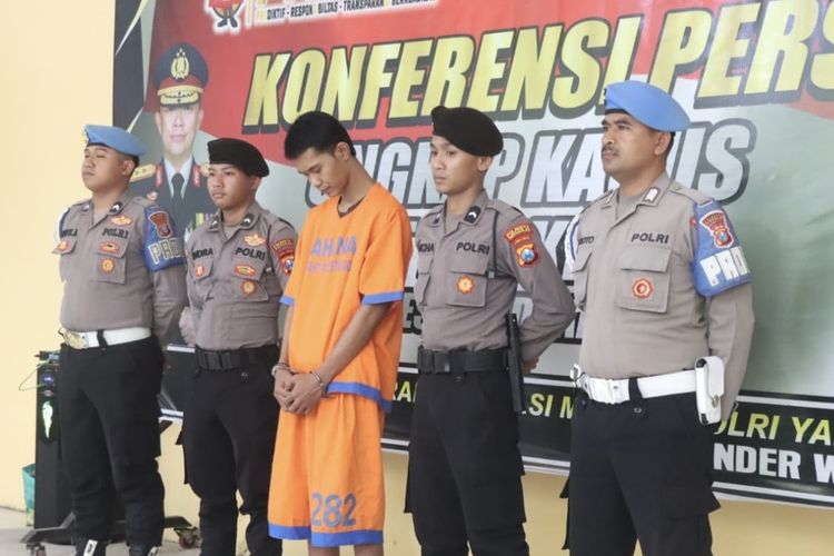 Pelaku pembunuhan pembonceng teman istri di Sidoarjo, Minggu (6/10/2024).
