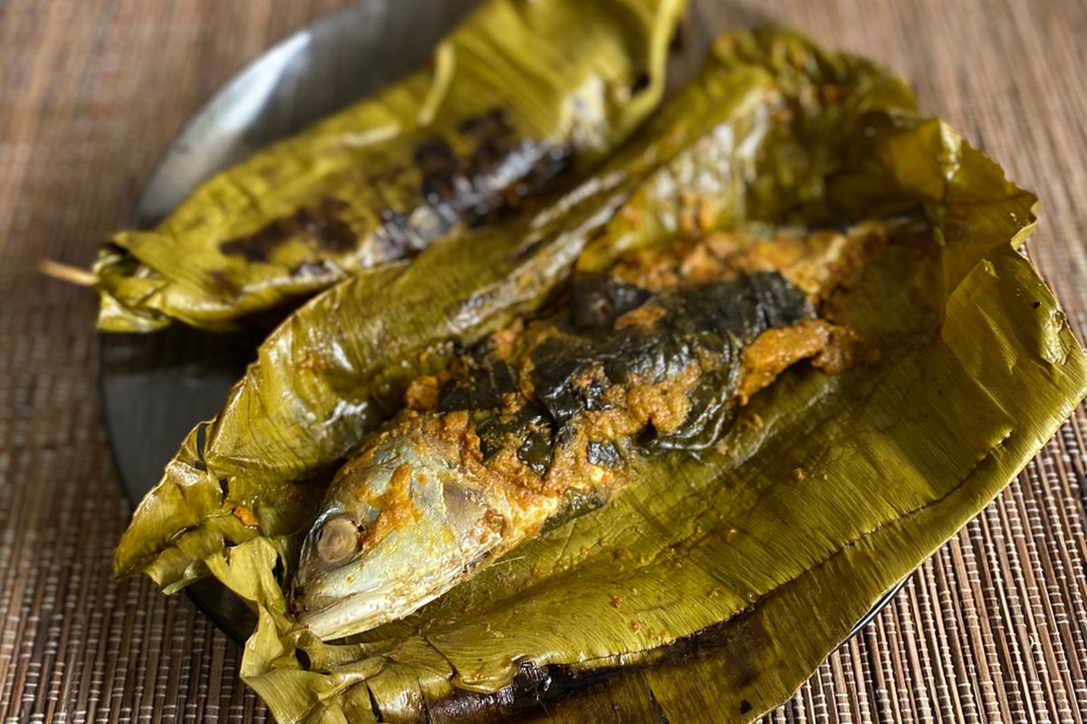 Ilustrasi pepes ikan kembung untuk menu lauk makan saat sahur.
