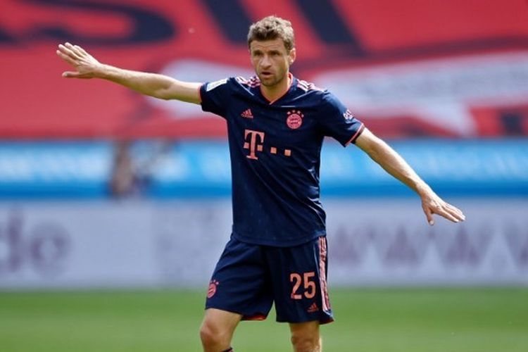 Thomas Mueller kala membantu Bayern Muenchen memetik kemenangan di markas Bayer Leverkusen, Sabtu (6/6/2020).